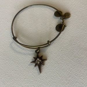 ✨ Alex and Ani adjustable North Star bracelet 2017 in gold ✨